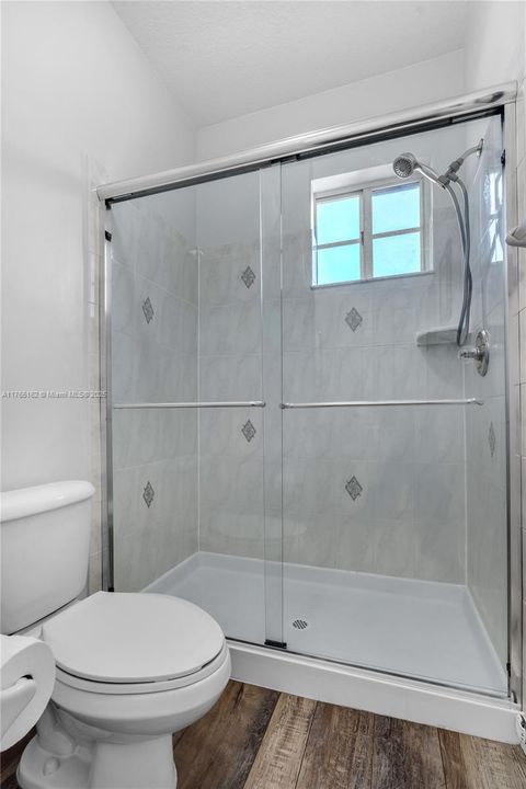 最近售出: $480,000 (3 贝兹, 2 浴室, 1584 平方英尺)