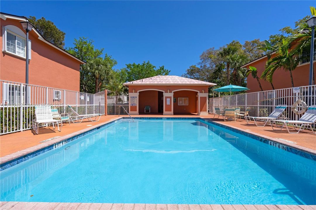 最近售出: $480,000 (3 贝兹, 2 浴室, 1584 平方英尺)