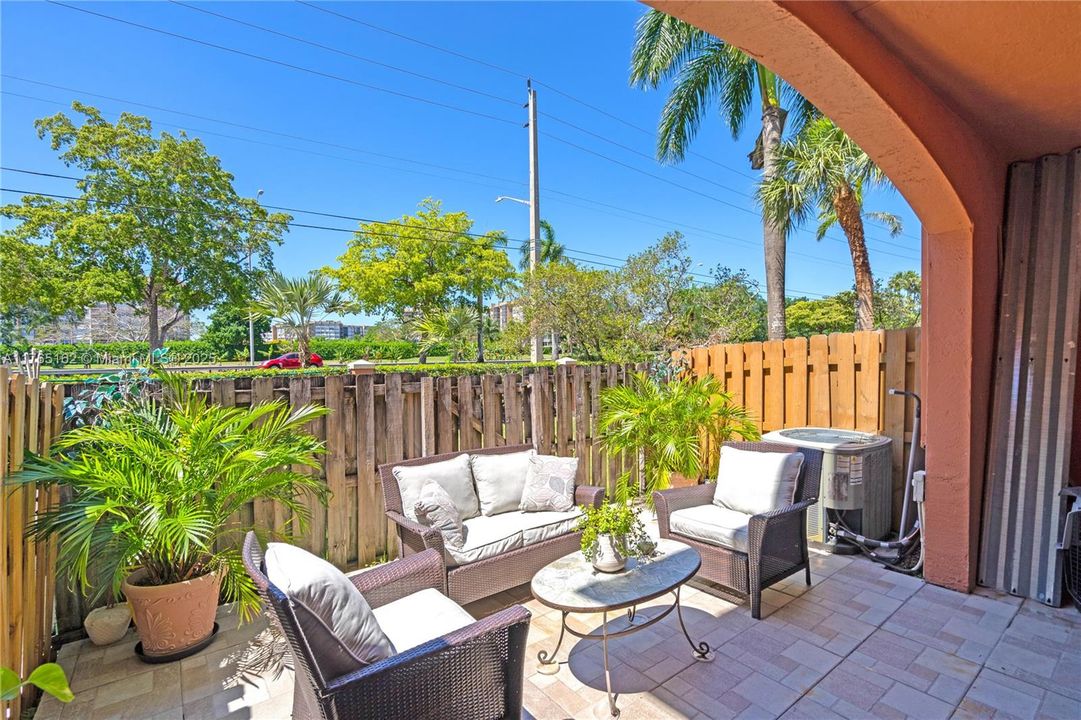 最近售出: $480,000 (3 贝兹, 2 浴室, 1584 平方英尺)