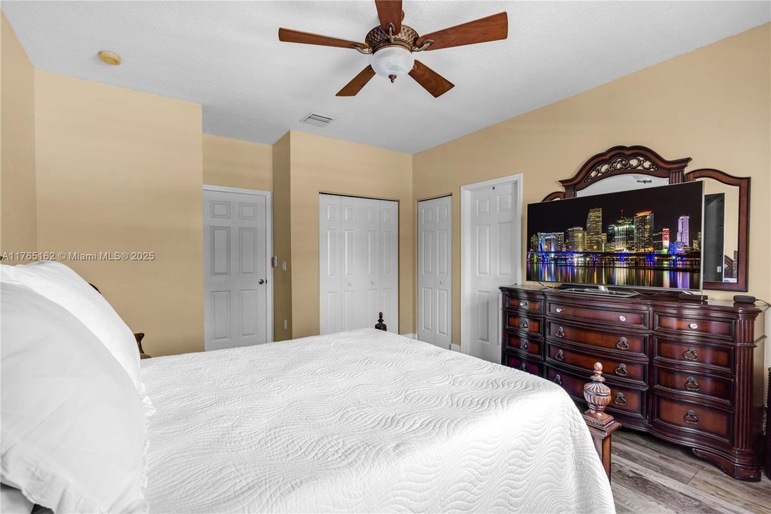 最近售出: $480,000 (3 贝兹, 2 浴室, 1584 平方英尺)