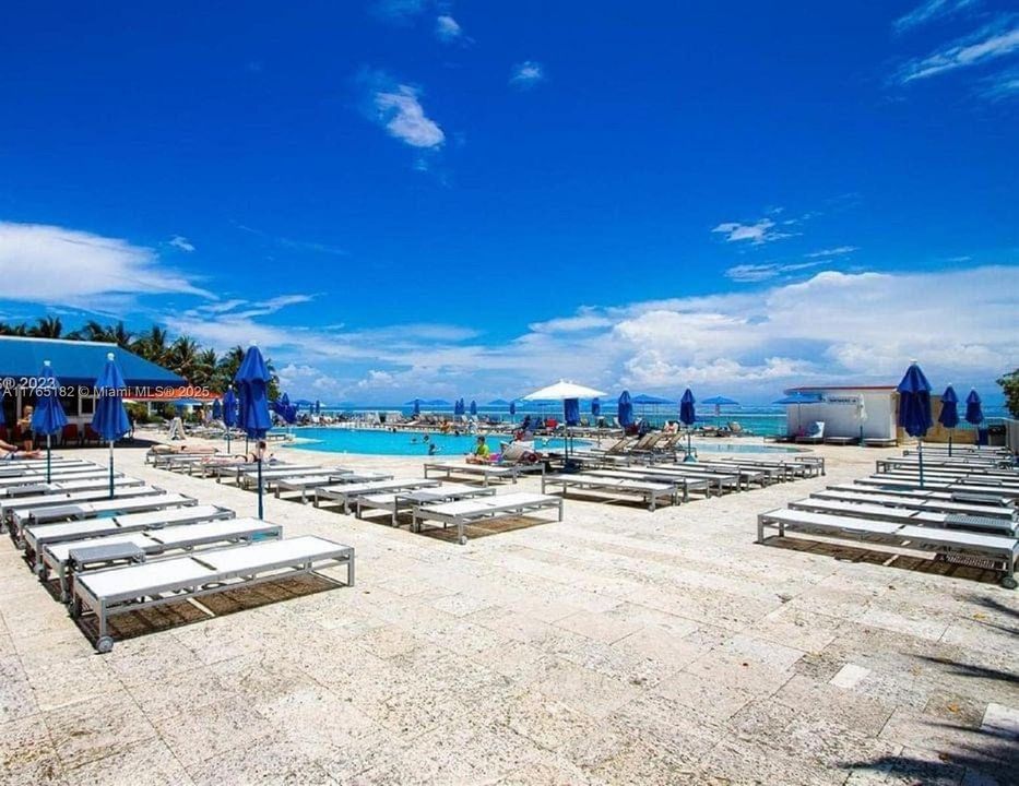 На продажу: $130,000 (0 спален, 1 ванн, 410 Квадратных фут)