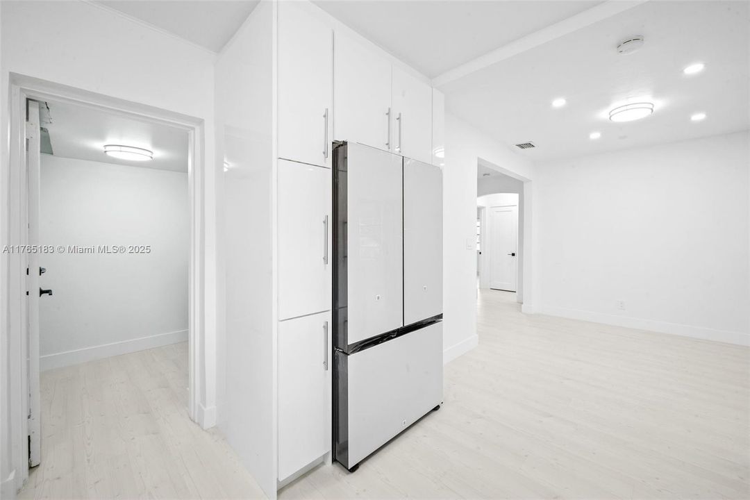 Recently Sold: $945,000 (3 beds, 2 baths, 1167 Square Feet)