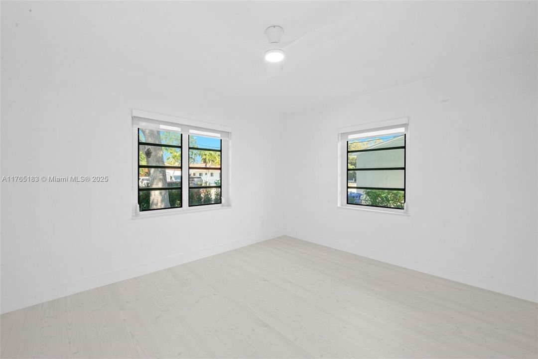 Recently Sold: $945,000 (3 beds, 2 baths, 1167 Square Feet)