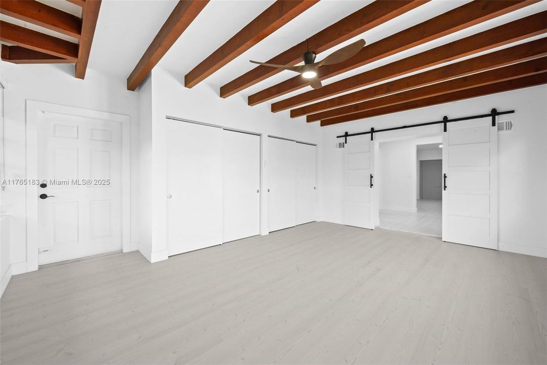 Recently Sold: $945,000 (3 beds, 2 baths, 1167 Square Feet)