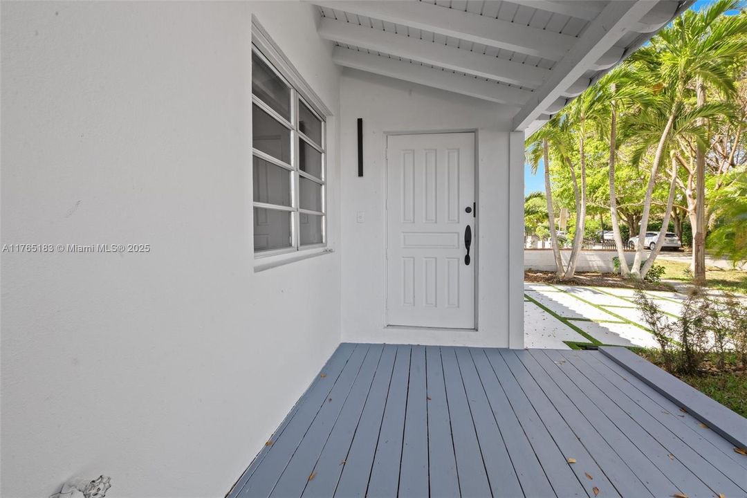 Recently Sold: $945,000 (3 beds, 2 baths, 1167 Square Feet)