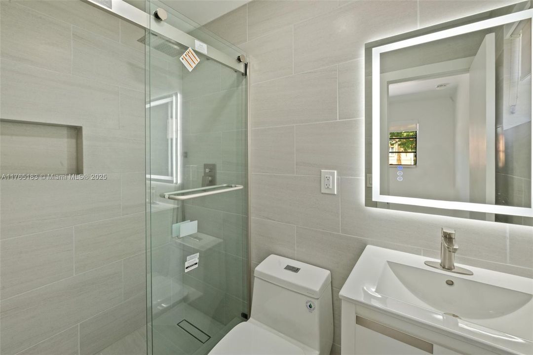 Recently Sold: $945,000 (3 beds, 2 baths, 1167 Square Feet)