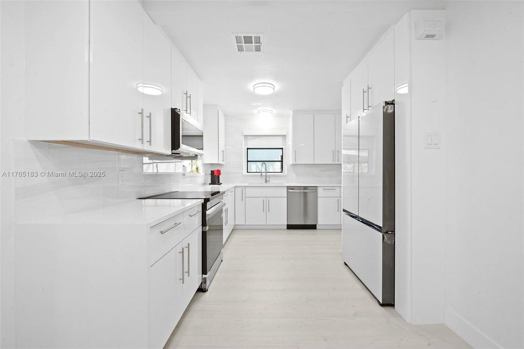 Recently Sold: $945,000 (3 beds, 2 baths, 1167 Square Feet)