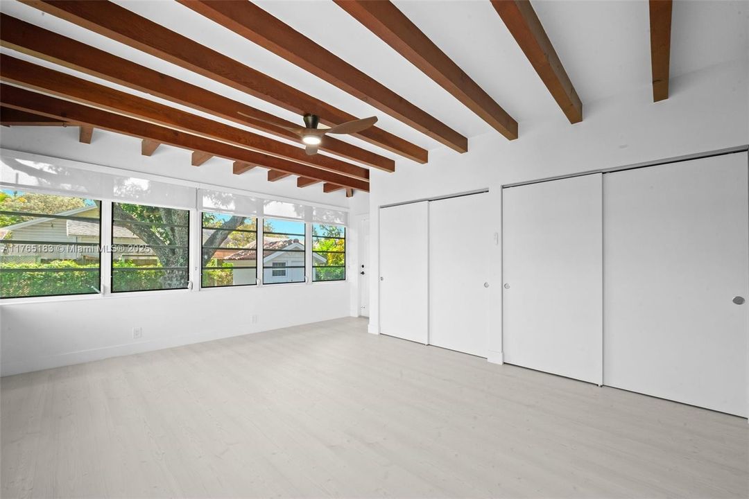 Recently Sold: $945,000 (3 beds, 2 baths, 1167 Square Feet)