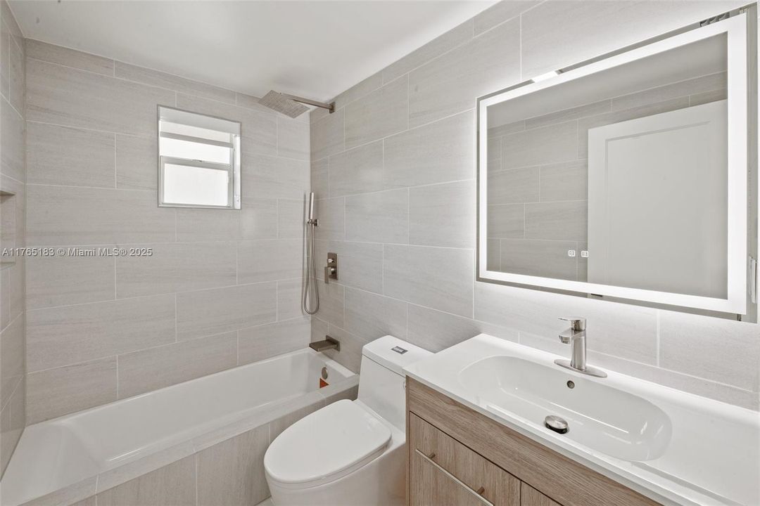 Recently Sold: $945,000 (3 beds, 2 baths, 1167 Square Feet)