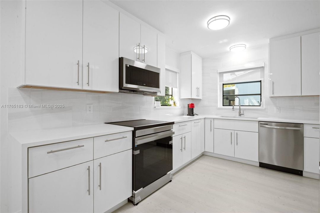 Recently Sold: $945,000 (3 beds, 2 baths, 1167 Square Feet)