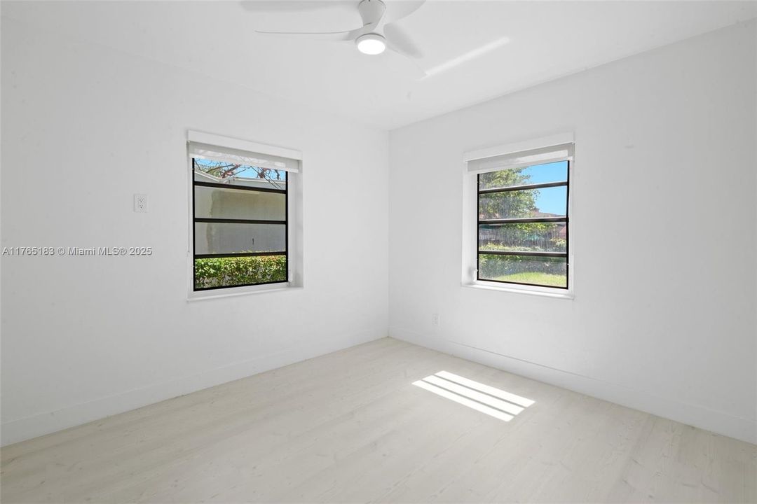 Recently Sold: $945,000 (3 beds, 2 baths, 1167 Square Feet)