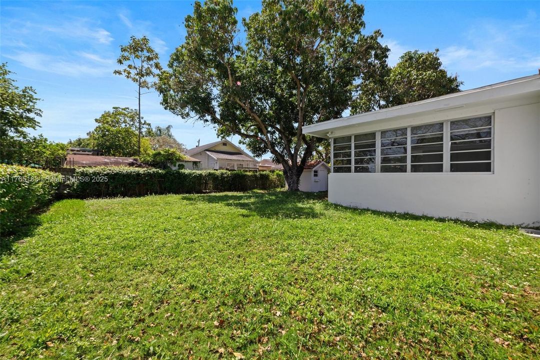 Recently Sold: $945,000 (3 beds, 2 baths, 1167 Square Feet)