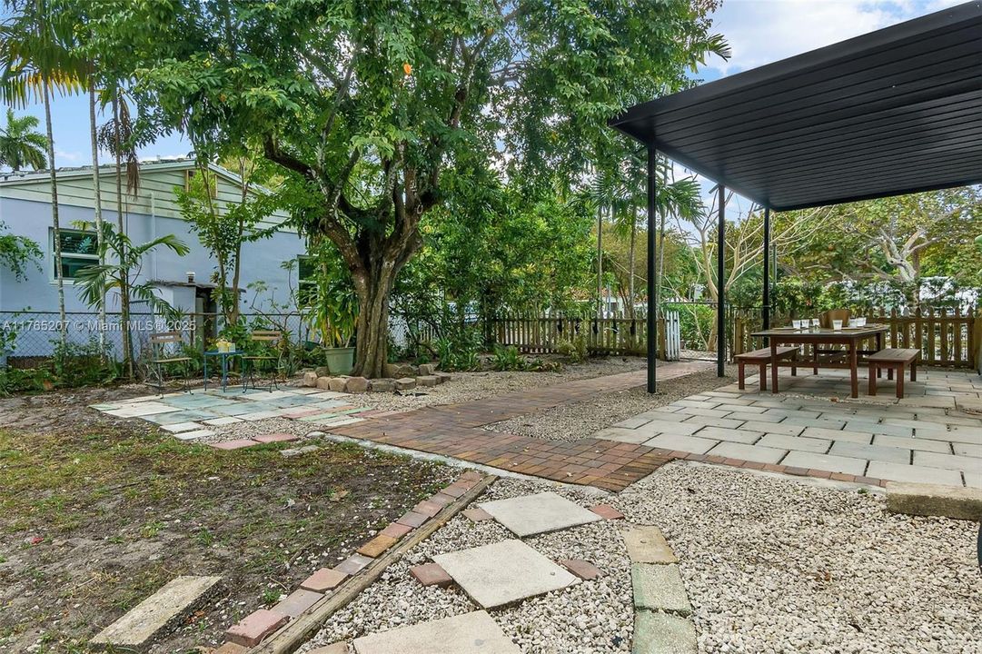 Vendido Recientemente: $625,000 (2 camas, 1 baños, 1204 Pies cuadrados)