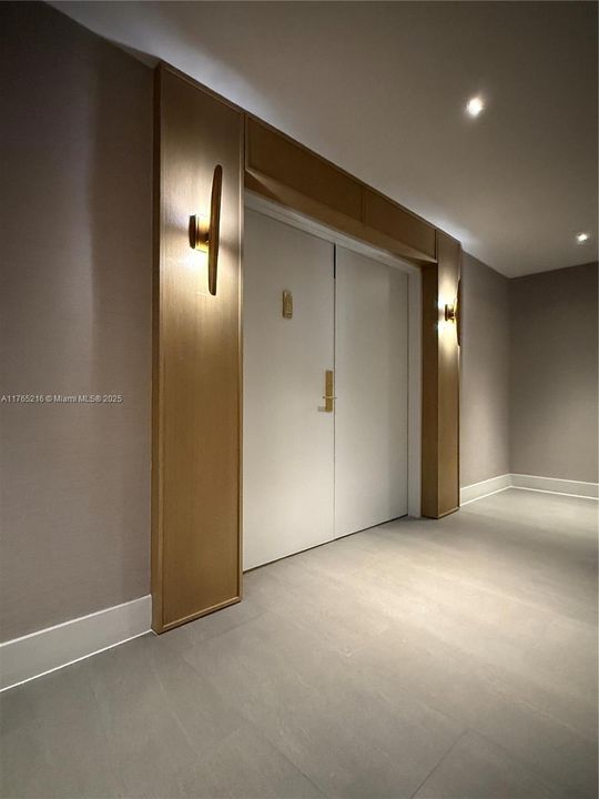 最近售出: $1,895,000 (3 贝兹, 3 浴室, 2640 平方英尺)