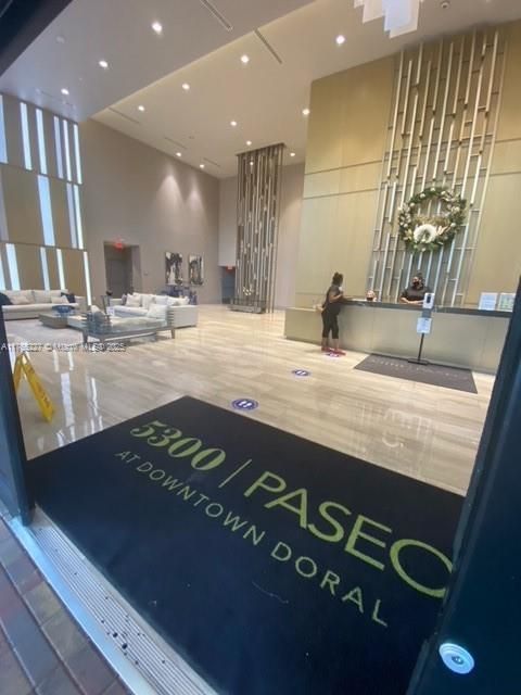 Recently Rented: $2,950 (1 beds, 1 baths, 778 Square Feet)