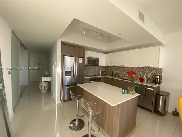 Recently Rented: $2,950 (1 beds, 1 baths, 778 Square Feet)