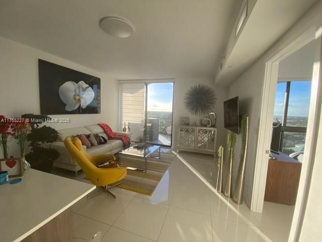 Recently Rented: $2,950 (1 beds, 1 baths, 778 Square Feet)