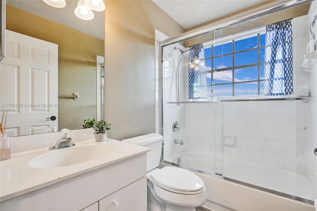 最近售出: $669,000 (4 贝兹, 2 浴室, 2292 平方英尺)