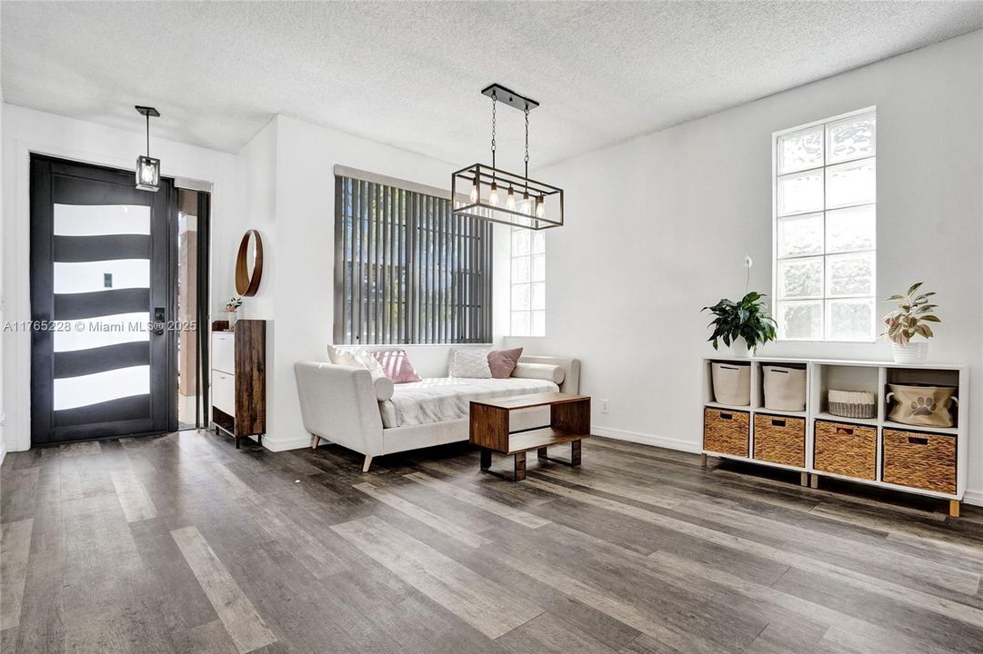 最近售出: $669,000 (4 贝兹, 2 浴室, 2292 平方英尺)