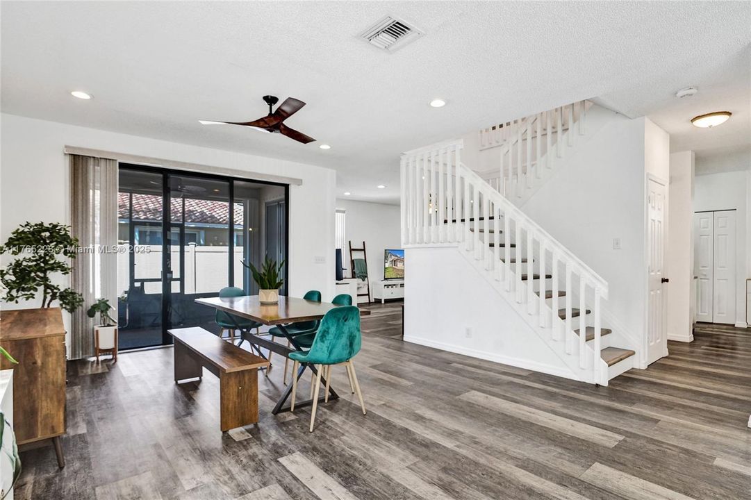 最近售出: $669,000 (4 贝兹, 2 浴室, 2292 平方英尺)