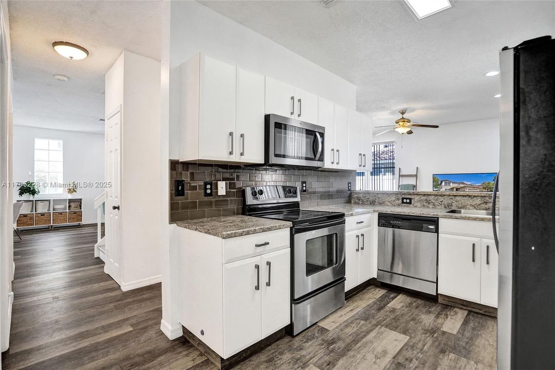 最近售出: $669,000 (4 贝兹, 2 浴室, 2292 平方英尺)