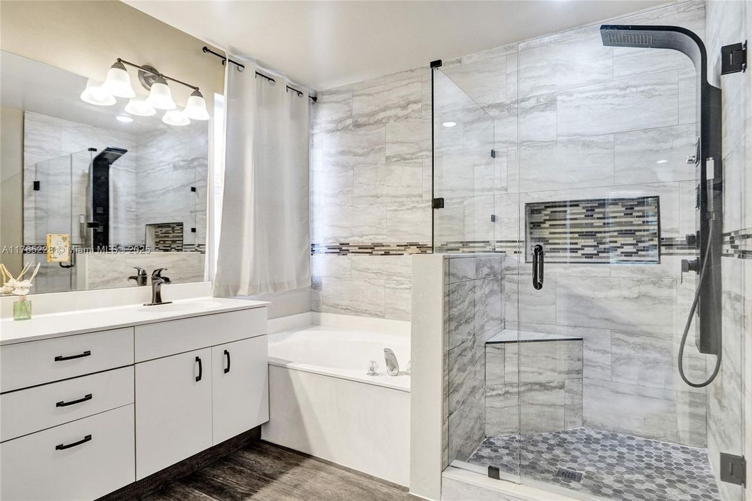 最近售出: $669,000 (4 贝兹, 2 浴室, 2292 平方英尺)