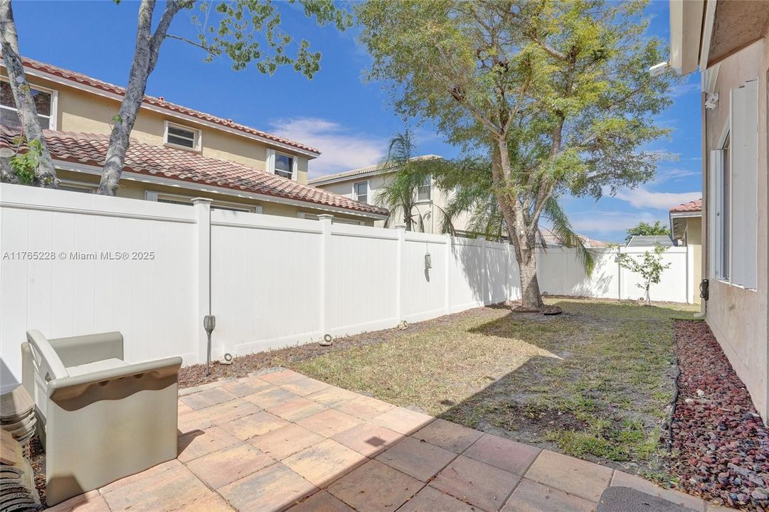 最近售出: $669,000 (4 贝兹, 2 浴室, 2292 平方英尺)