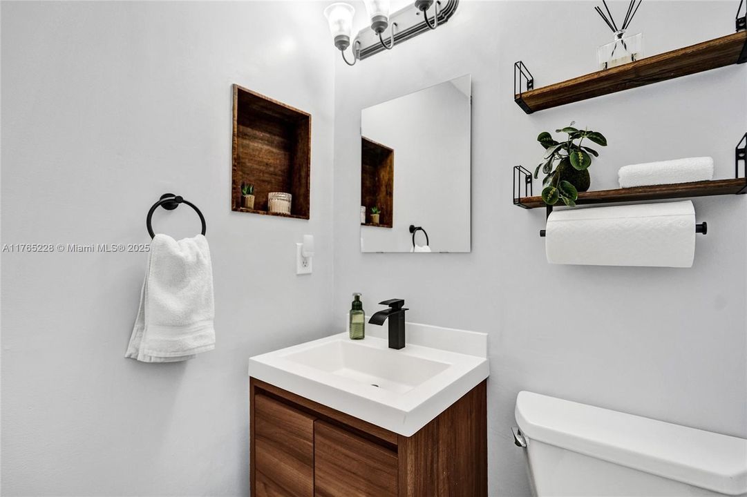 最近售出: $669,000 (4 贝兹, 2 浴室, 2292 平方英尺)