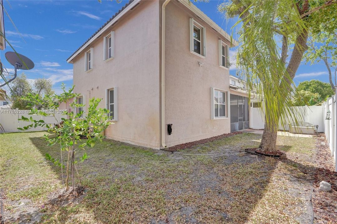 最近售出: $669,000 (4 贝兹, 2 浴室, 2292 平方英尺)