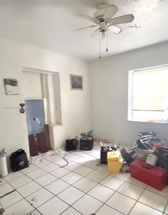 Recently Sold: $429,000 (2 beds, 1 baths, 1210 Square Feet)