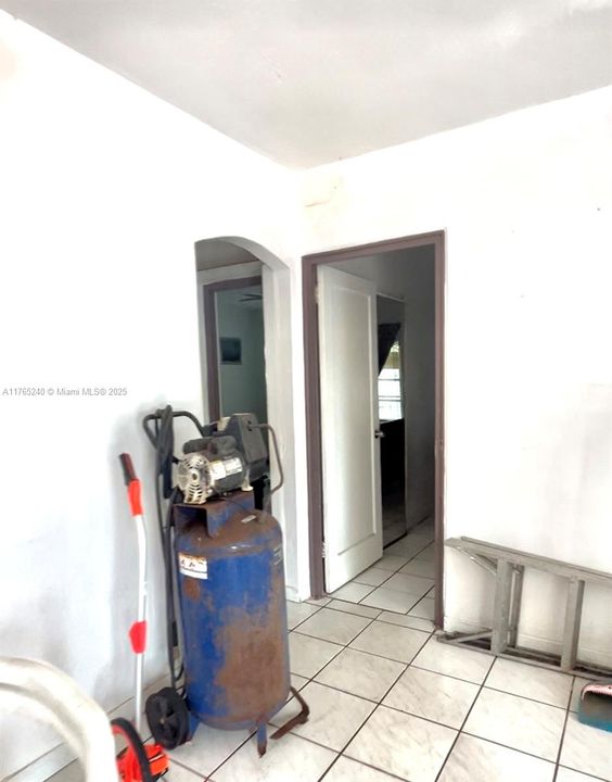 Recently Sold: $429,000 (2 beds, 1 baths, 1210 Square Feet)