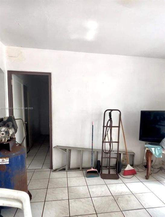 Recently Sold: $429,000 (2 beds, 1 baths, 1210 Square Feet)