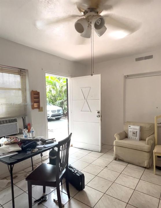 Recently Sold: $429,000 (2 beds, 1 baths, 1210 Square Feet)