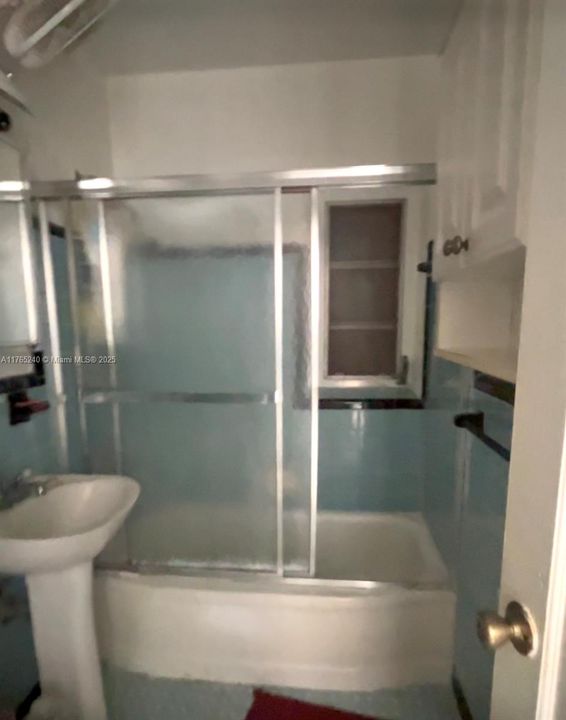 Recently Sold: $429,000 (2 beds, 1 baths, 1210 Square Feet)