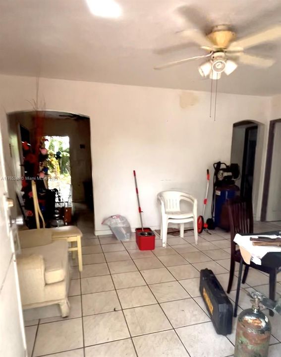 Recently Sold: $429,000 (2 beds, 1 baths, 1210 Square Feet)