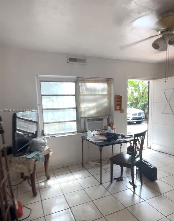 Recently Sold: $429,000 (2 beds, 1 baths, 1210 Square Feet)