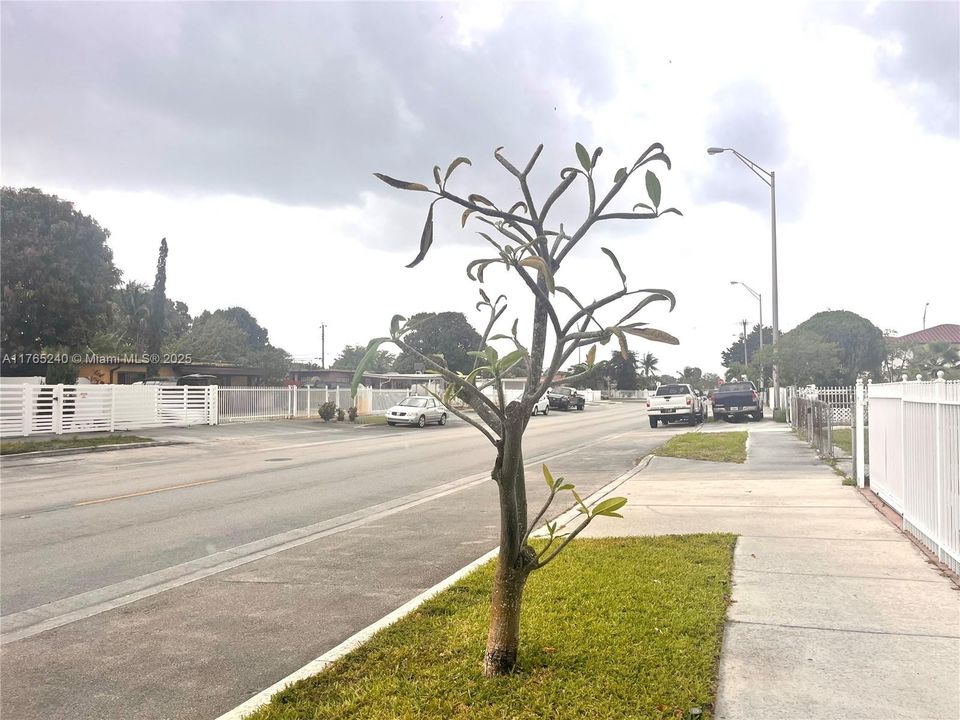 Recently Sold: $429,000 (2 beds, 1 baths, 1210 Square Feet)