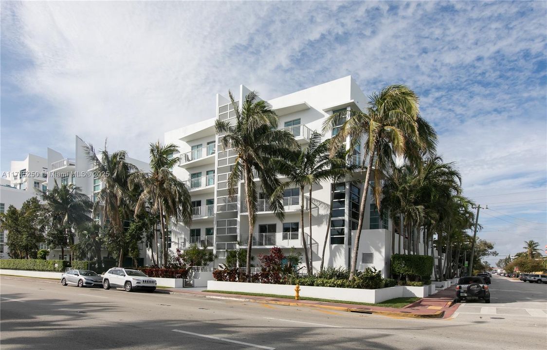 Recently Sold: $630,000 (2 beds, 2 baths, 1103 Square Feet)
