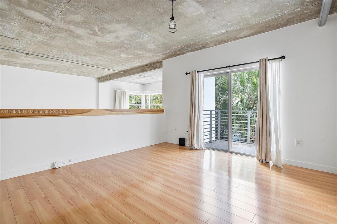 Recently Sold: $630,000 (2 beds, 2 baths, 1103 Square Feet)