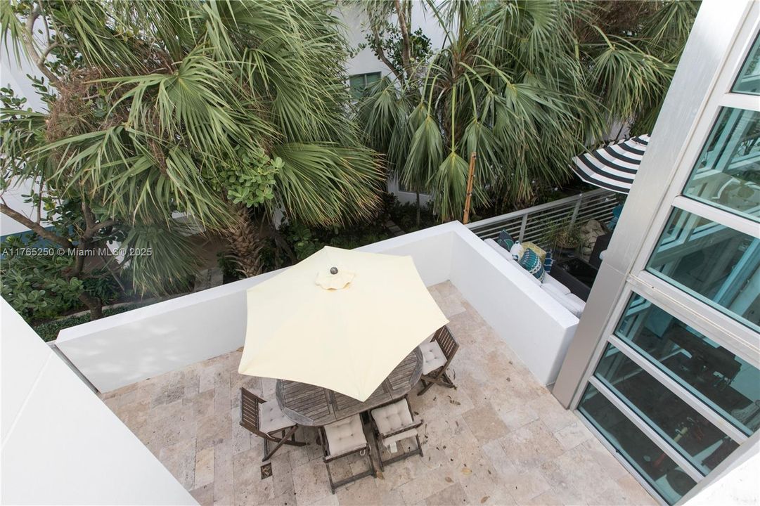 Recently Sold: $630,000 (2 beds, 2 baths, 1103 Square Feet)