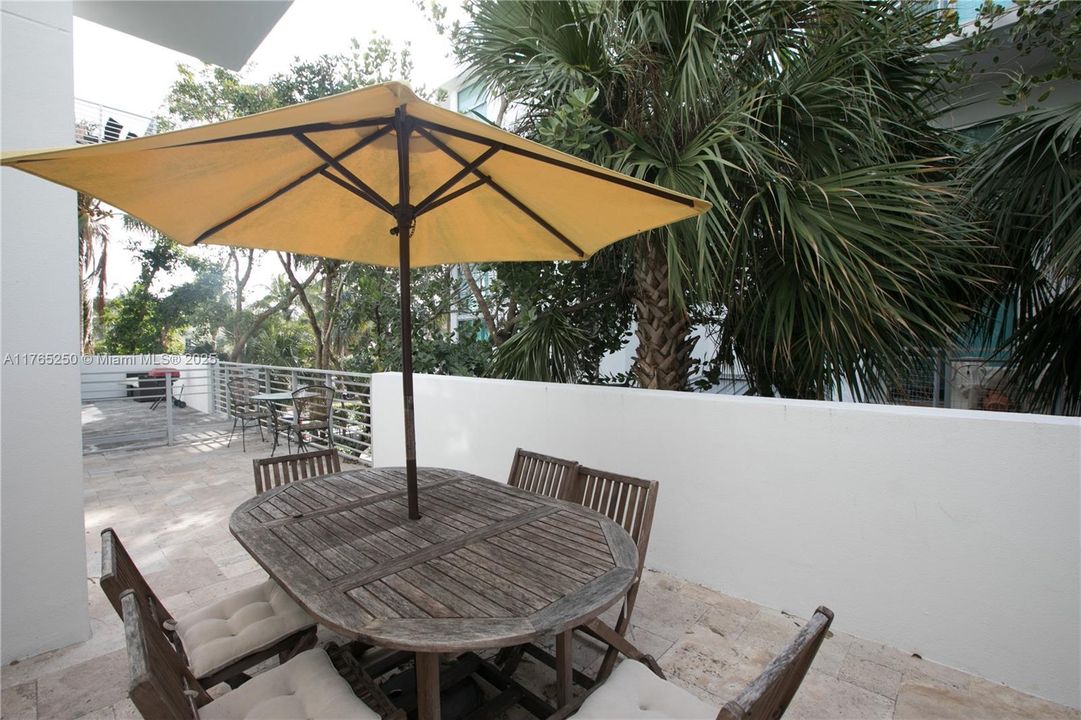 Recently Sold: $630,000 (2 beds, 2 baths, 1103 Square Feet)