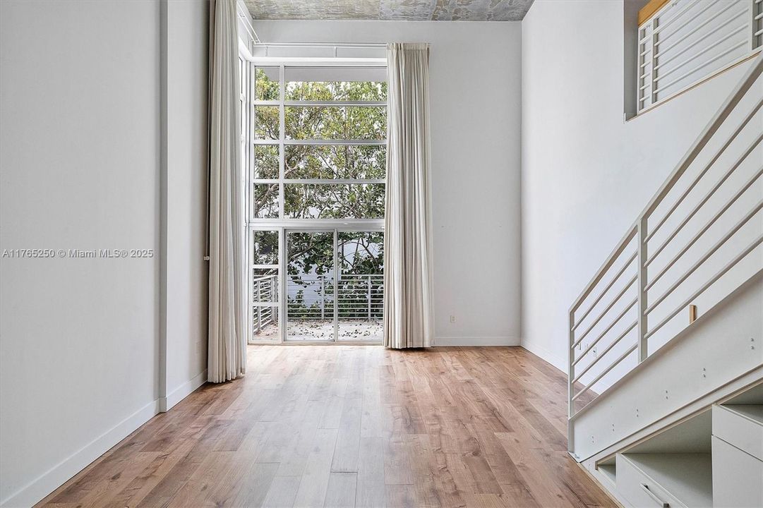 Recently Sold: $630,000 (2 beds, 2 baths, 1103 Square Feet)