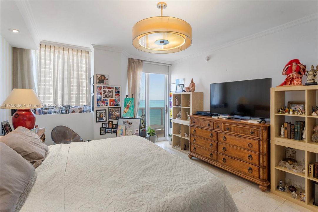 Recently Sold: $2,880,000 (3 beds, 3 baths, 2010 Square Feet)