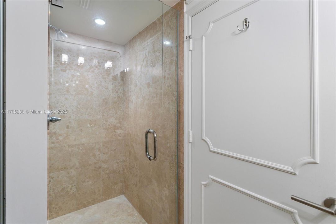 Recently Sold: $2,880,000 (3 beds, 3 baths, 2010 Square Feet)