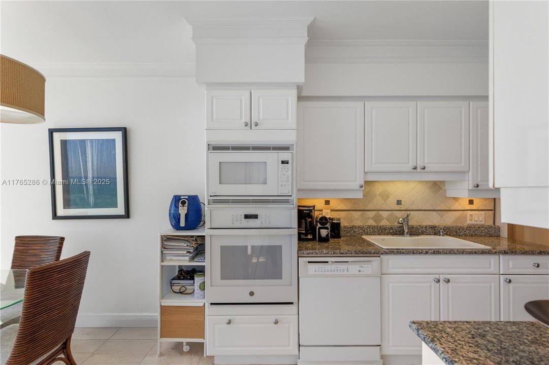 Recently Sold: $2,880,000 (3 beds, 3 baths, 2010 Square Feet)