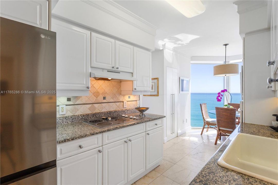 Recently Sold: $2,880,000 (3 beds, 3 baths, 2010 Square Feet)