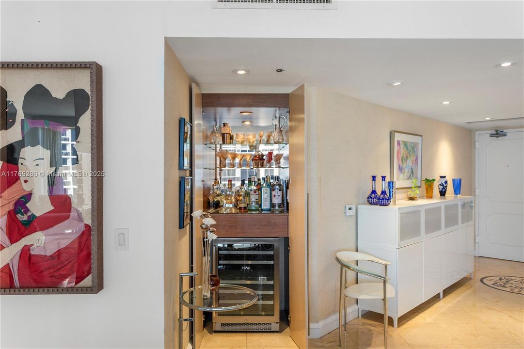 Recently Sold: $2,880,000 (3 beds, 3 baths, 2010 Square Feet)