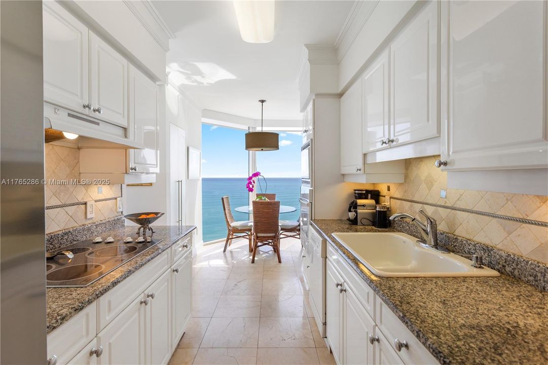 Recently Sold: $2,880,000 (3 beds, 3 baths, 2010 Square Feet)