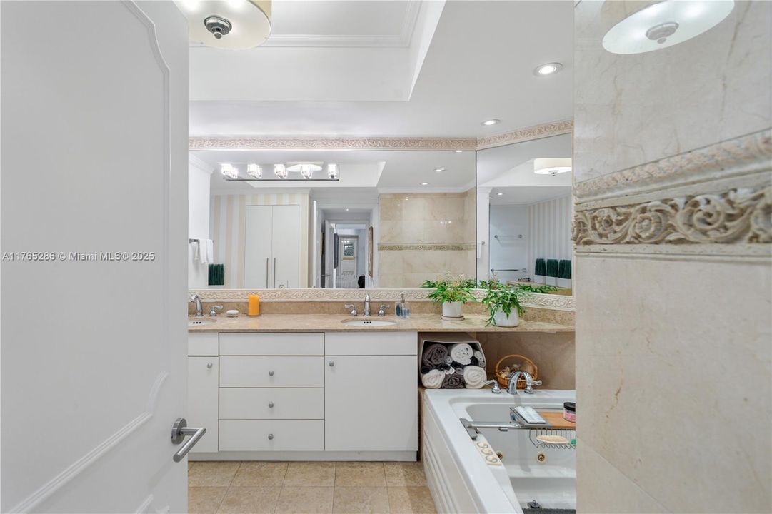 Recently Sold: $2,880,000 (3 beds, 3 baths, 2010 Square Feet)