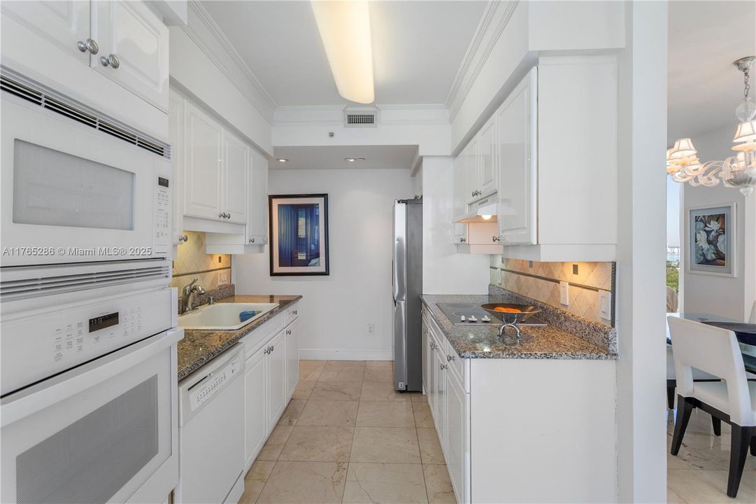 Recently Sold: $2,880,000 (3 beds, 3 baths, 2010 Square Feet)